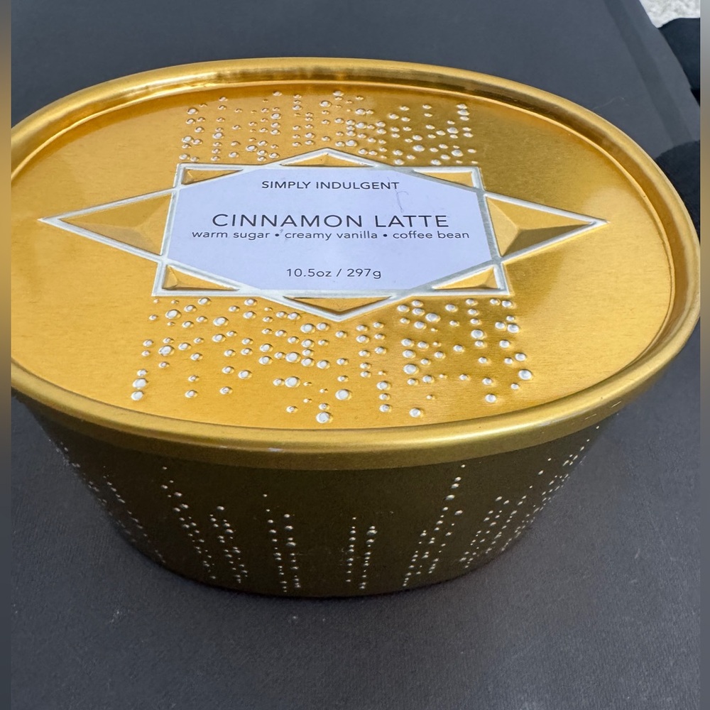 Simply Indulgent Cinnamon Latte Candle 10.5 ounce - New